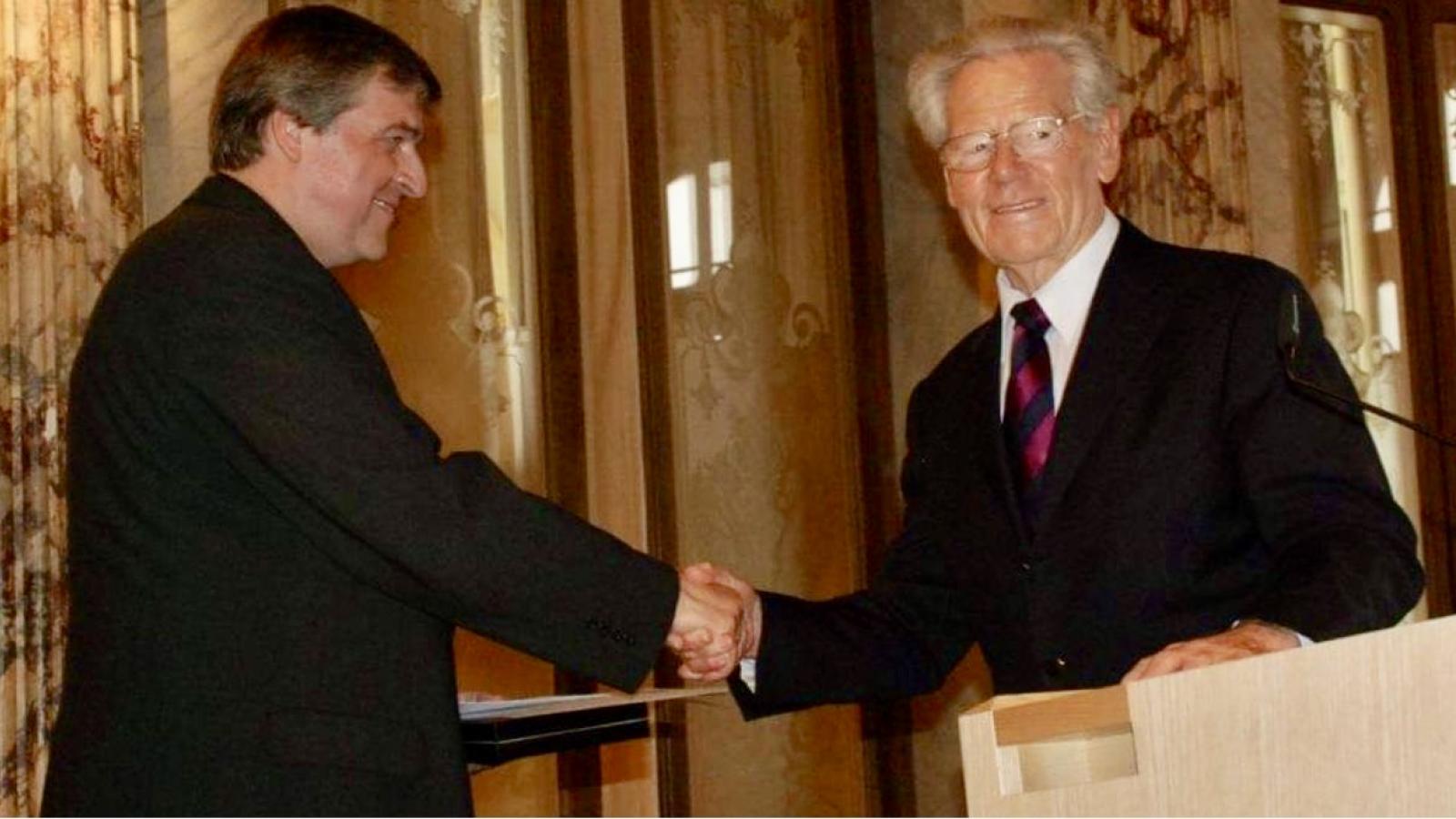 Helmut Schüller und Hans Küng bei der Verleihung des Herbert-Haag-Preises an die PI am 23.4.2012